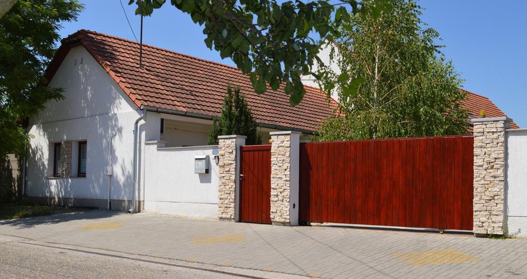 Jászberény Boutique Room Jaszbereny Exterior foto